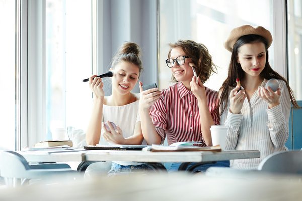 Découvrez les secrets des fonds de teint clarins pour un teint parfait